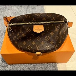 LV BUMBAG M43644